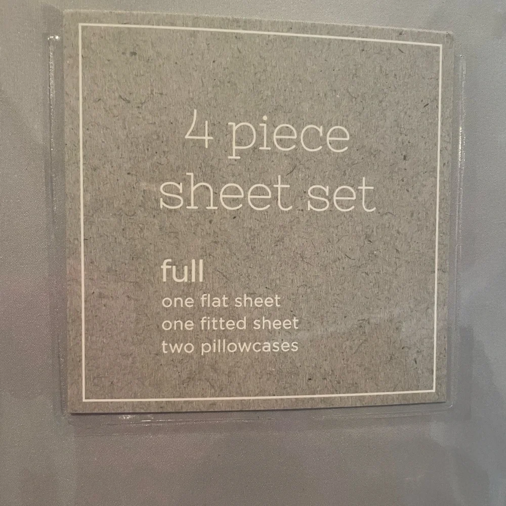 New 4-Piece Collection Full sheet set - Picture 2 of 5